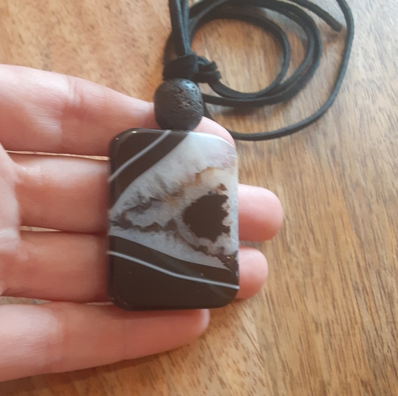 BEAUTIFUL-Natural Square Black & White Agate/Black Lava Stone/Suede Necklace - Picture 2 of 8